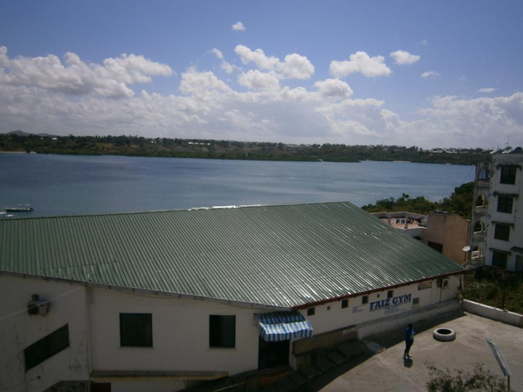 Tudor Water Sports Hotel Mombasa Esterno foto