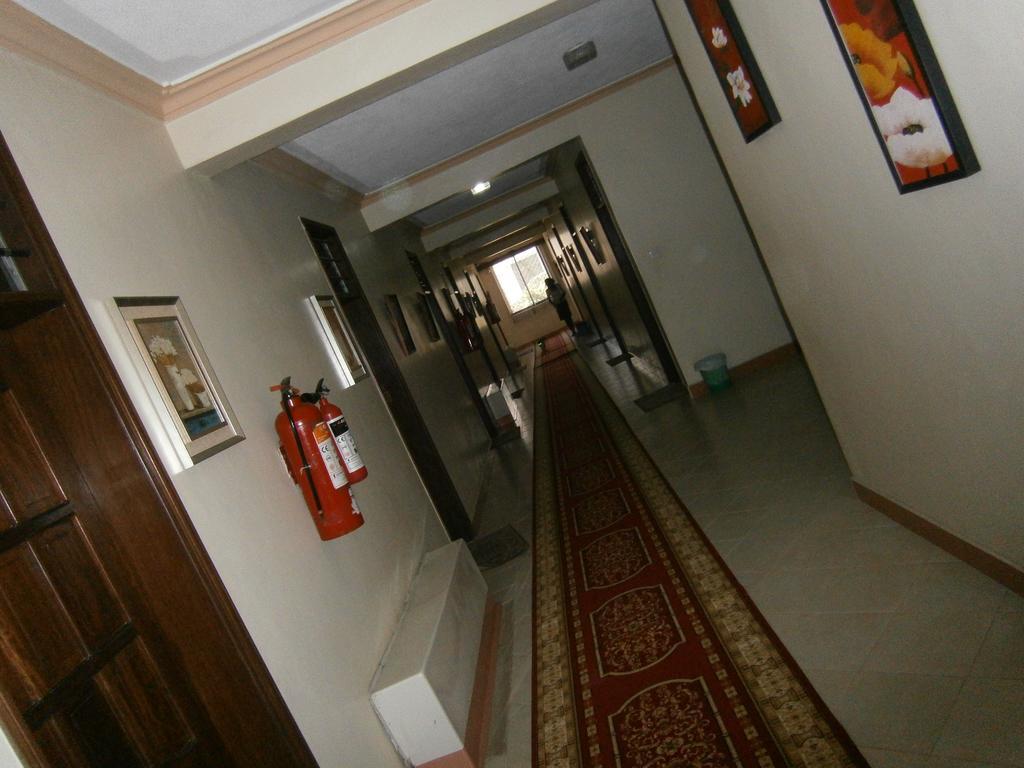 Tudor Water Sports Hotel Mombasa Esterno foto