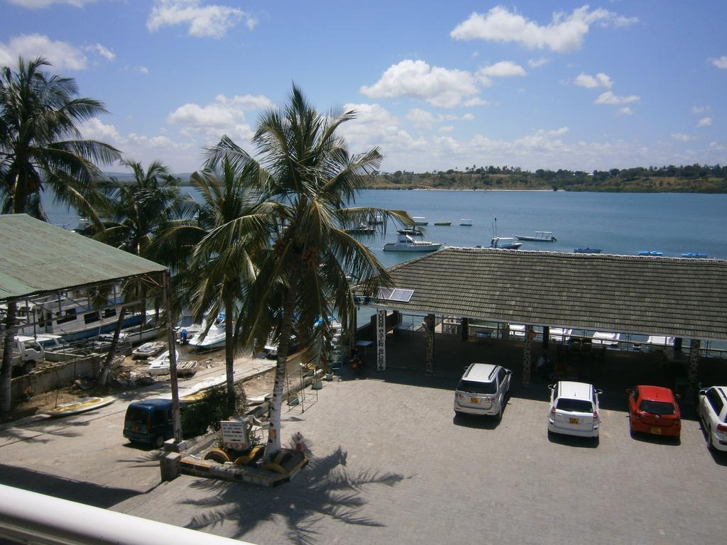 Tudor Water Sports Hotel Mombasa Esterno foto