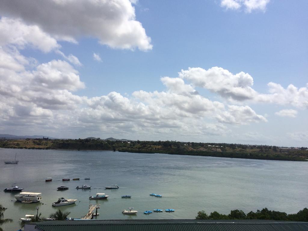 Tudor Water Sports Hotel Mombasa Esterno foto