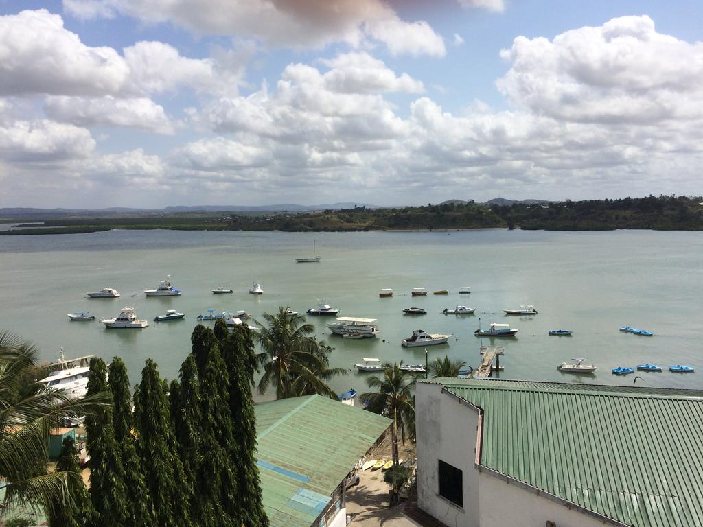 Tudor Water Sports Hotel Mombasa Esterno foto