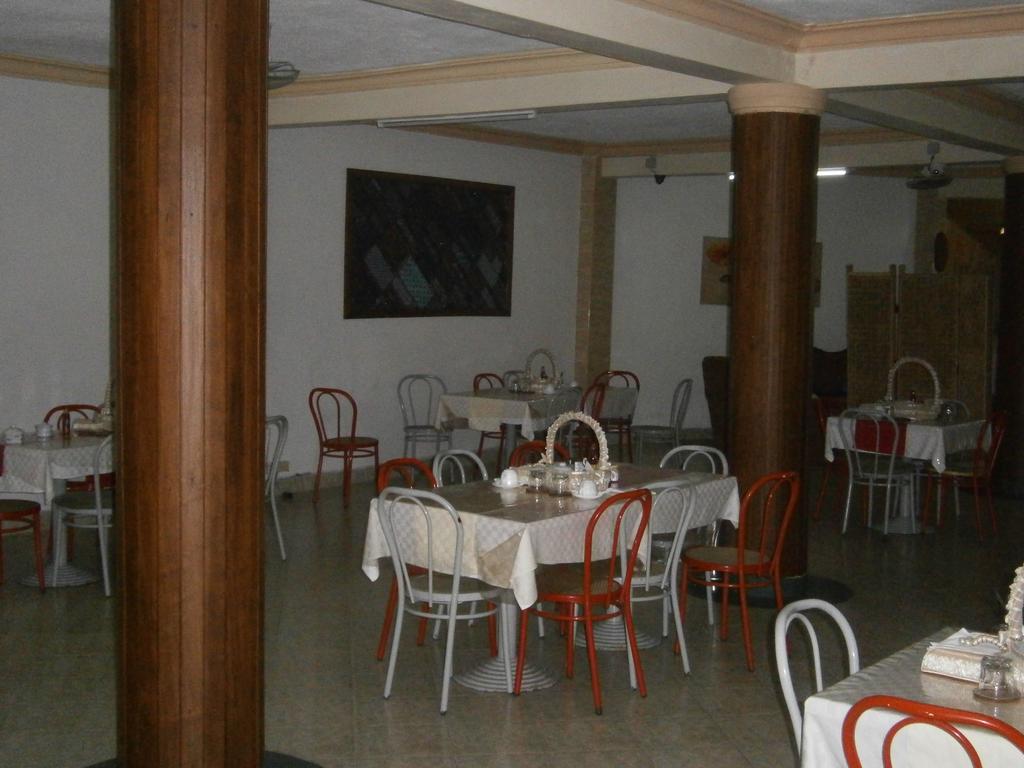 Tudor Water Sports Hotel Mombasa Esterno foto