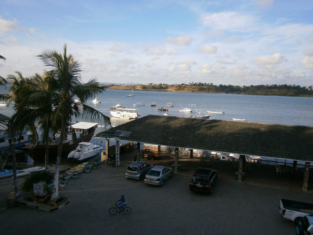 Tudor Water Sports Hotel Mombasa Esterno foto