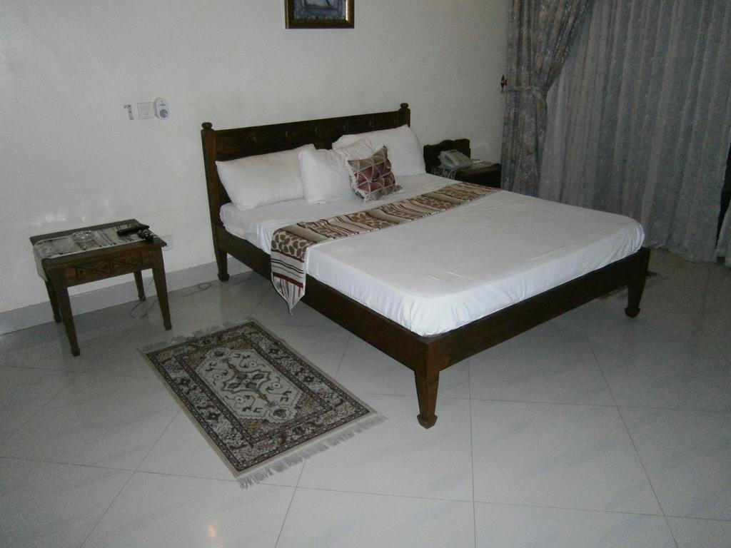 Tudor Water Sports Hotel Mombasa Esterno foto
