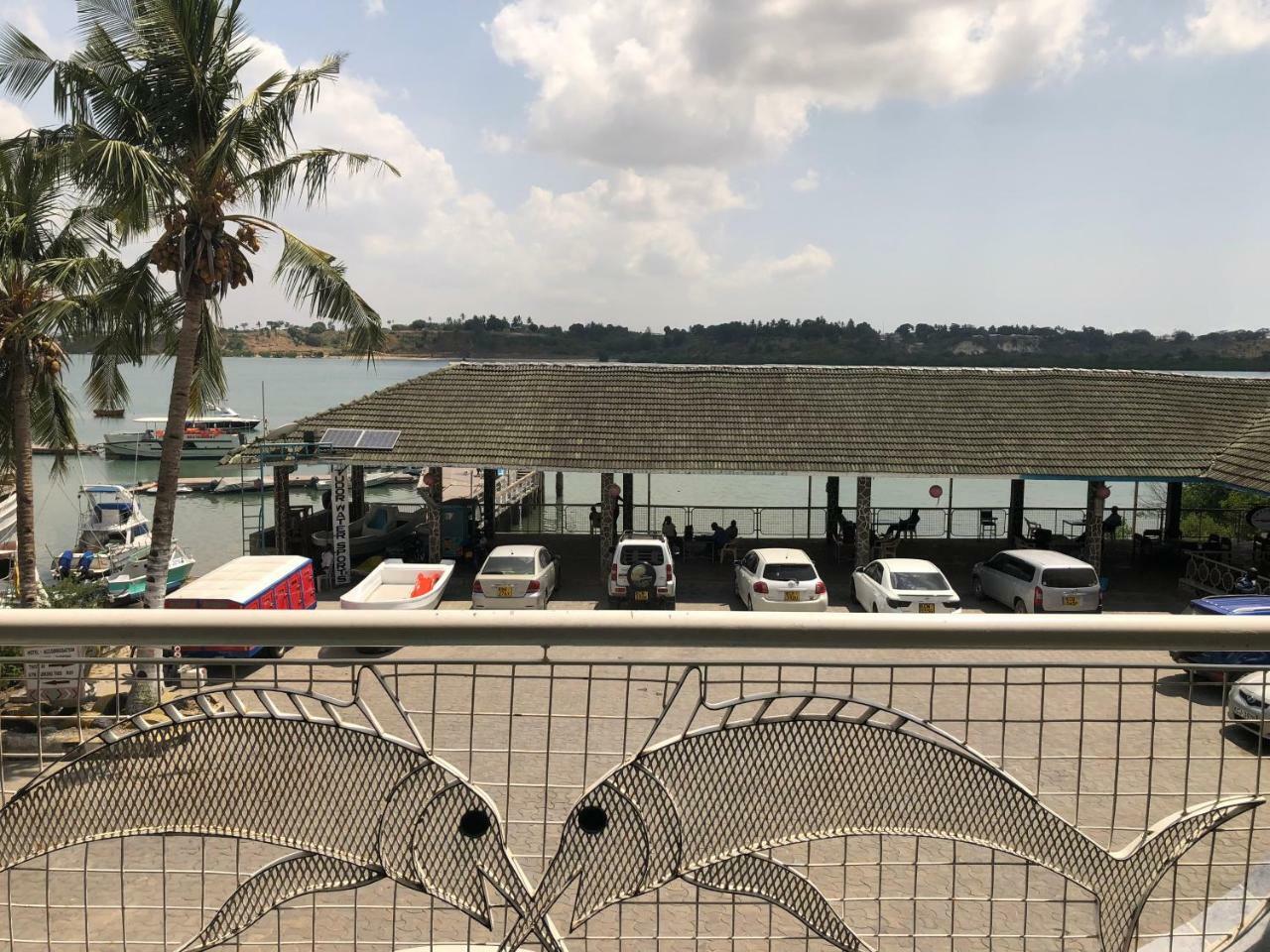 Tudor Water Sports Hotel Mombasa Esterno foto